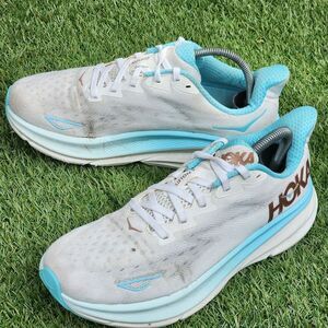HOKA CLIFTON 9 - Womens Athletic Shoes - SIZE 8.D WIDE